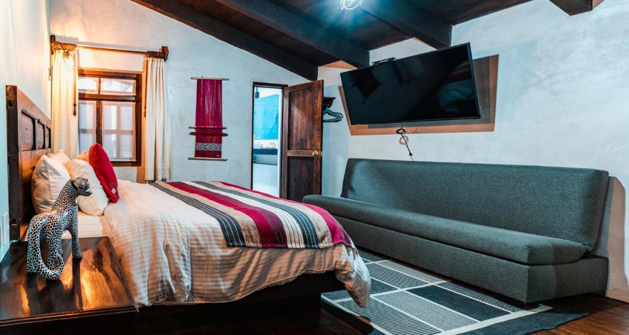Yox Hotel Boutique San Cristóbal de Las Casas エクステリア 写真 A room at the hotel